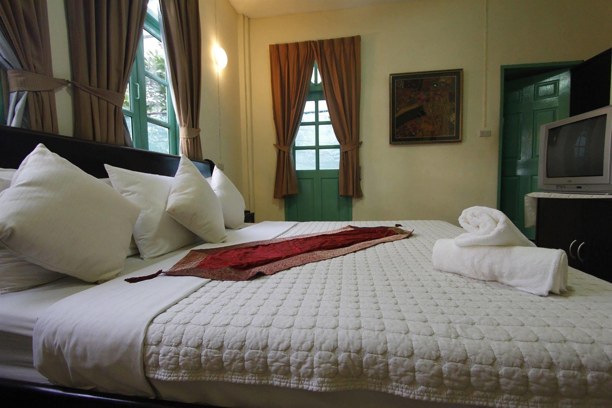 Goldsea Beach Patong Exterior foto